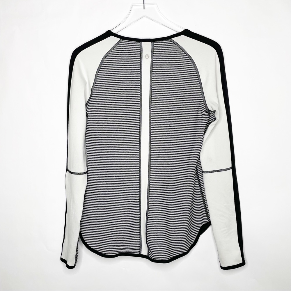Lululemon Runder Under Reversible Tee - Picture 5 of 13